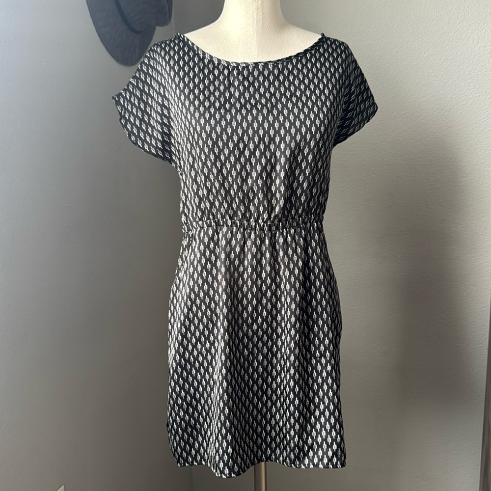 Printed dress with open back